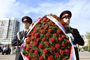 В Брянске возложили цветы к стеле Воинской славы у Кургана Бессмертия 