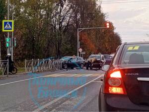 Под Брянском в жестком ДТП разбились две легковушки