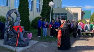 Торжества в Злынке завершились открытием памятника земляку - поэту Николаю Мельникову