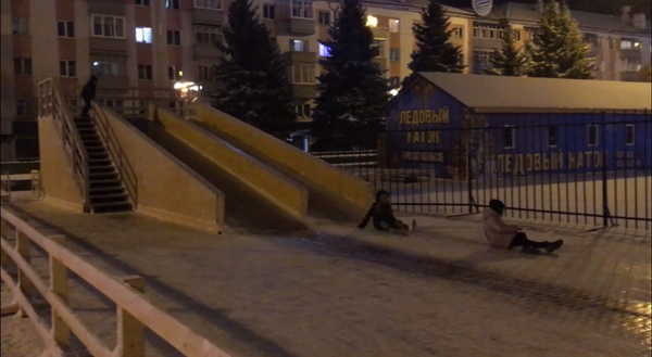 В Брянске стала платной ледяная горка на площади Партизан 