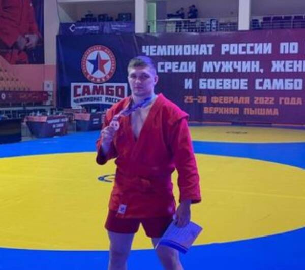Брянский самбист Антон Мамонов завоевал серебро на чемпионате России