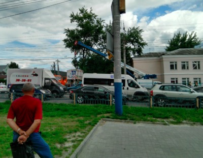 В Брянске сносят «вечные» ларьки с шаурмой возле автовокзала