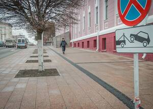 Тротуар у медуниверситета в Брянске уложили южно-султаевским гранитом