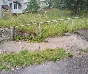 Брянцев возмутила «чудо-лестница» в 10-м микрорайоне