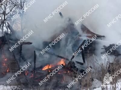 В Мглине средь бела дня сгорел жилой дом, погиб мужчина