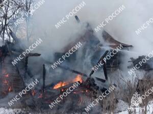 В Мглине средь бела дня сгорел жилой дом, погиб мужчина