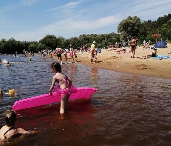 Пляжи в брянске. Центральный пляж Брянск Бежица. Бежицкий пляж Брянск. Брянск пляж Бежицы. Пляж в Бежицком районе Брянска.