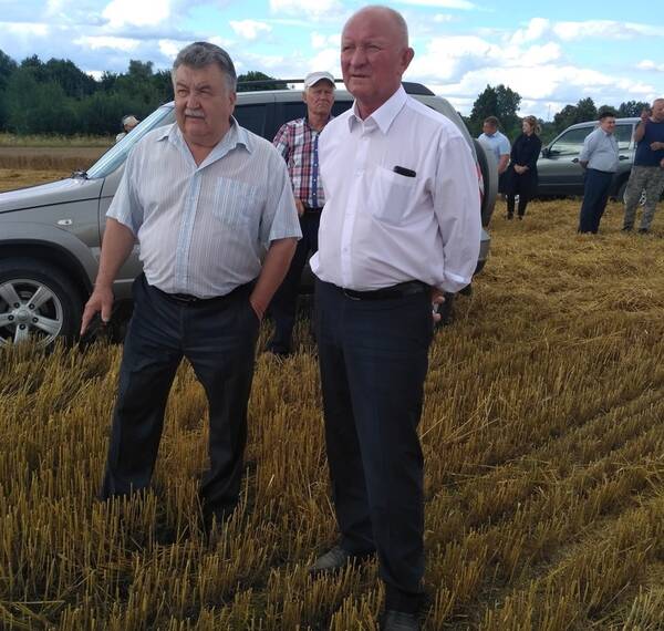 Замгубернатора Борис Грибанов оценил успехи унечских аграриев в уборке зерна