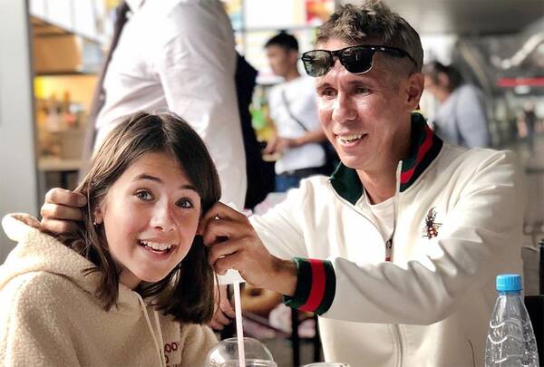 14-летняя дочь Панина работает официанткой в Испании 