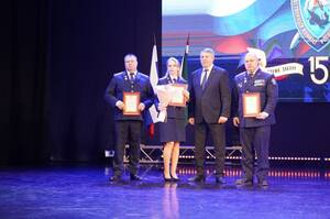 Богомаз поблагодарил следователей за работу в условиях СВО и вручил им государственные награды