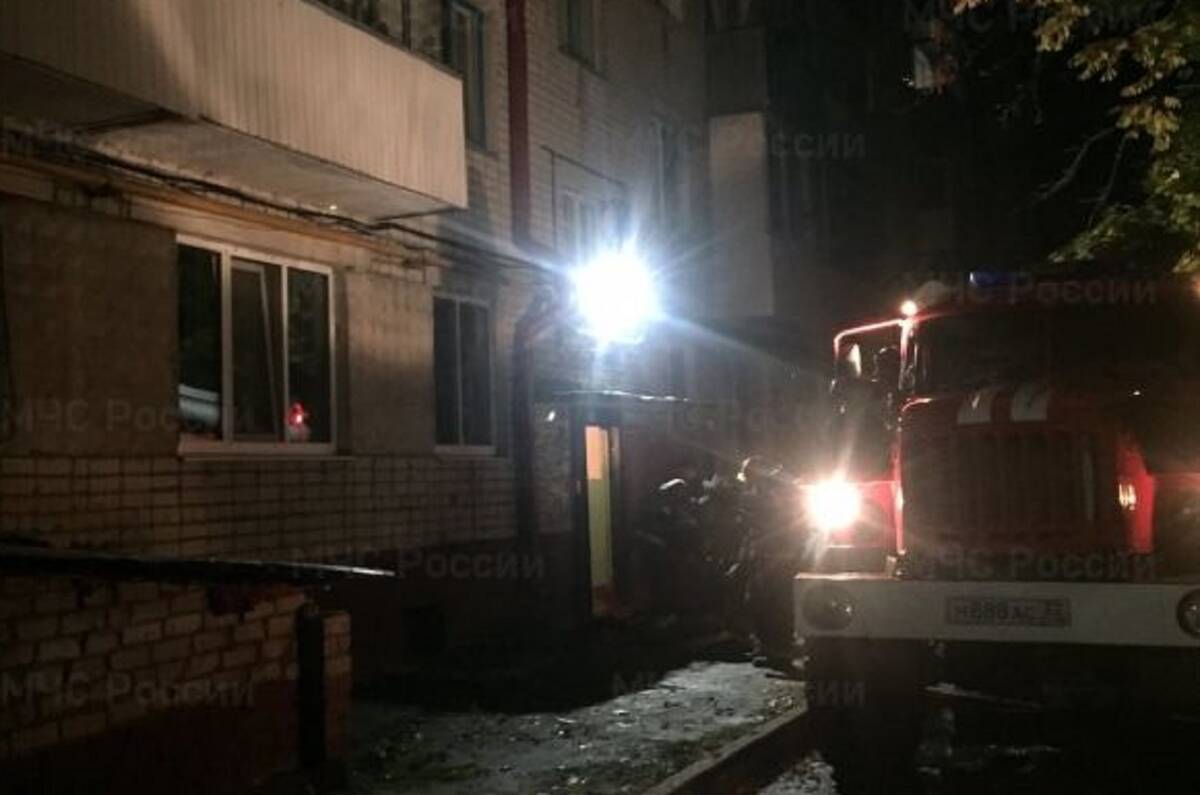 В Брянской области в Дятьково из-за пожара в квартире многоквартирного дома эвакуировали 20 человек