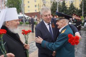 Богомаз назвал живой легендой 102-летнего ветерана из Брянска