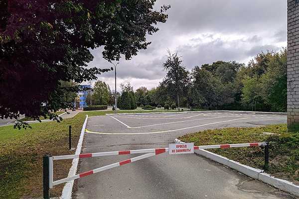 В Брянске возле Дворца Гагарина откроют дополнительную парковку