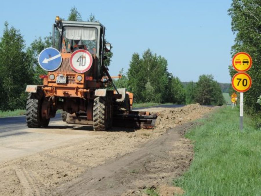 В Новозыбковском районе завершают ремонт дороги до села Манюки
