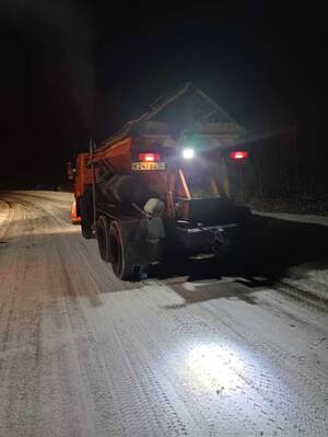 На дорогах Брянщины продолжается круглосуточная уборка снега