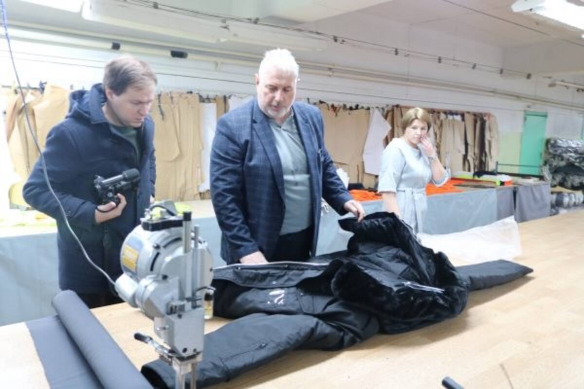 В Брянской области Дубровская швейная фабрика занимается пошивом спецодежды для военнослужащих