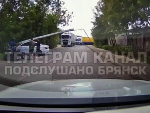 ЧП в Фокинском районе Брянска: легковушка повалила столб