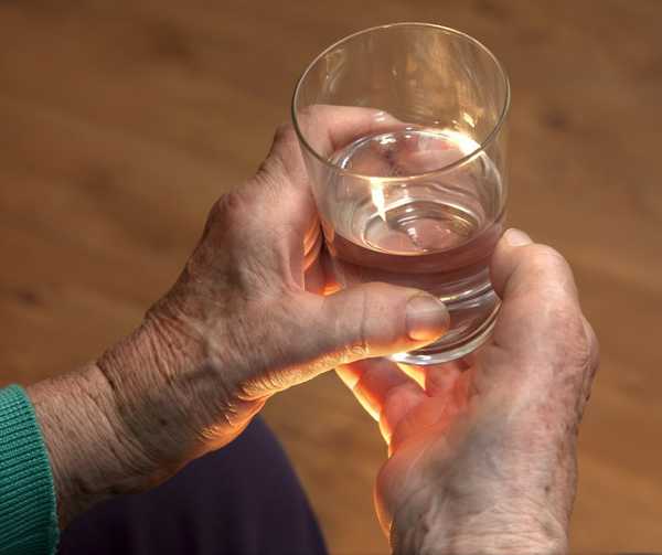 Жители поселка Речица просят чиновников напоить их водой