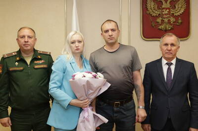 В Брянске двух участников СВО наградили медалями Суворова и Жукова