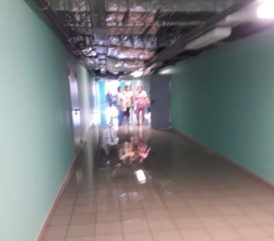 Брянский перинатальный центр затопило из-за прорыва трубы