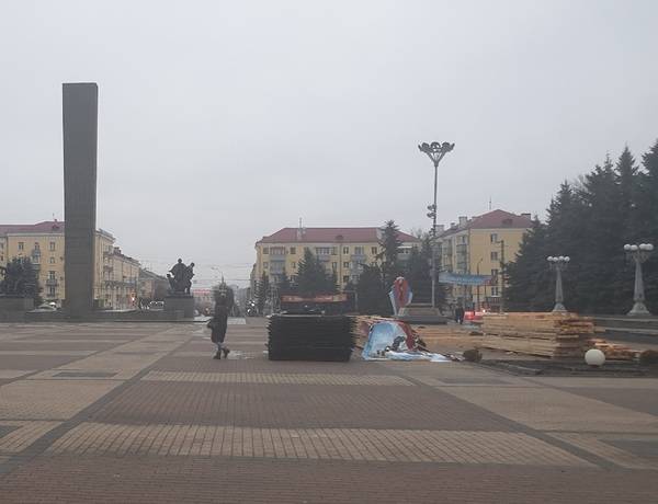 В Брянске демонтировали каток на площади Партизан