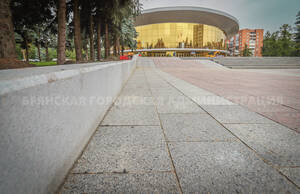 В Брянске завершили укладку плитки на площади Октябрьской революции