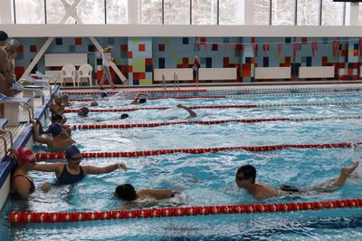 В Клинцах прошли соревнования по плаванию «Рождественская феерия»