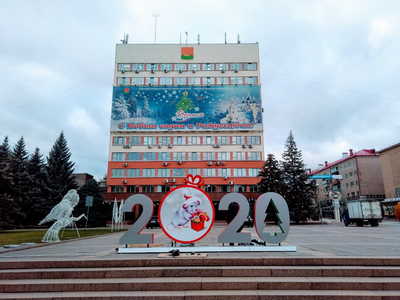 В Брянске появилась новогодняя инсталляция на площади Ленина