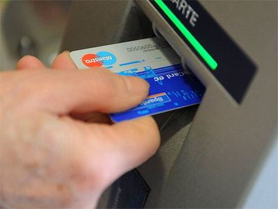 В Клинцах женщину осудят за шопиг по чужой банковской карте