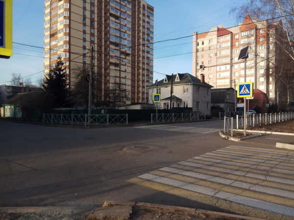 В Брянске обезопасили перекрёсток рядом со школой №3