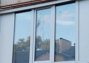 Появились фото последствий удара FPV-дрона ВСУ по брянскому поселку Белая Березка