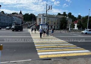 В Брянске тестируют сенсорные кнопки на светофорах - первая установлена