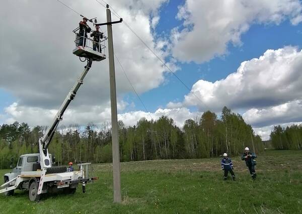 Брянские энергетики восстанавливают электроснабжение Олсуфьево