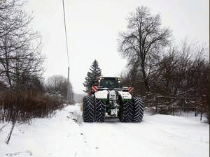 К уборке снега в Брянской области подключились аграрии