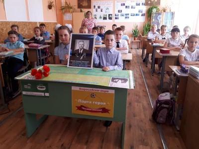 Более ста школ Брянской области сделали «Парты героев»