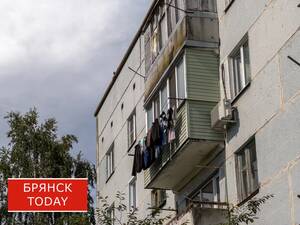 Брянцам напомнили о штрафах за хранение старых вещей на балконах