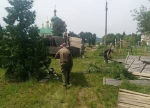 Брянский священнослужитель передал военнослужащим СВО дрова