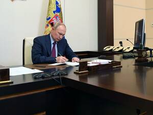 Президент подписал закон о предоставлении россиянам налоговых уведомлений через «Госуслуги»