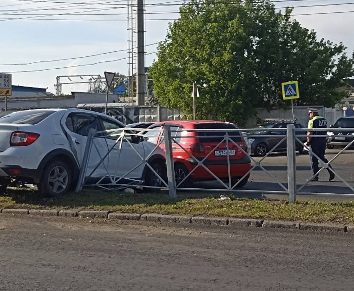 В Брянске странное ДТП напротив «Европы» попало на видео | 05.06.2024 |  Брянск - БезФормата