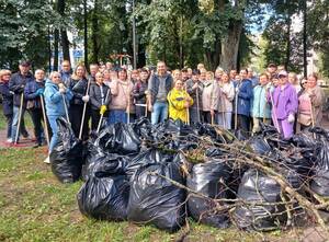 В Брянске более 3700 человек вышли на первый общегородской субботник