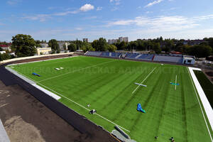Главный стадион Володарского района в Брянске преображается