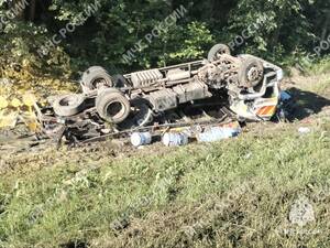 В Унечском районе перевернулся грузовик