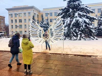 В Брянске пользуются популярностью светящиеся крылья