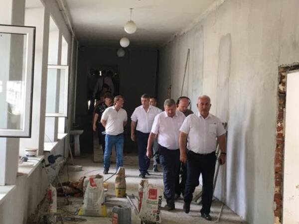 Глава Брянской области проверил строительство моста в Сураже