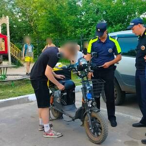 Рейд «Электровело-СИМ» в Брянске: лишь один курьер из 70 знает ПДД