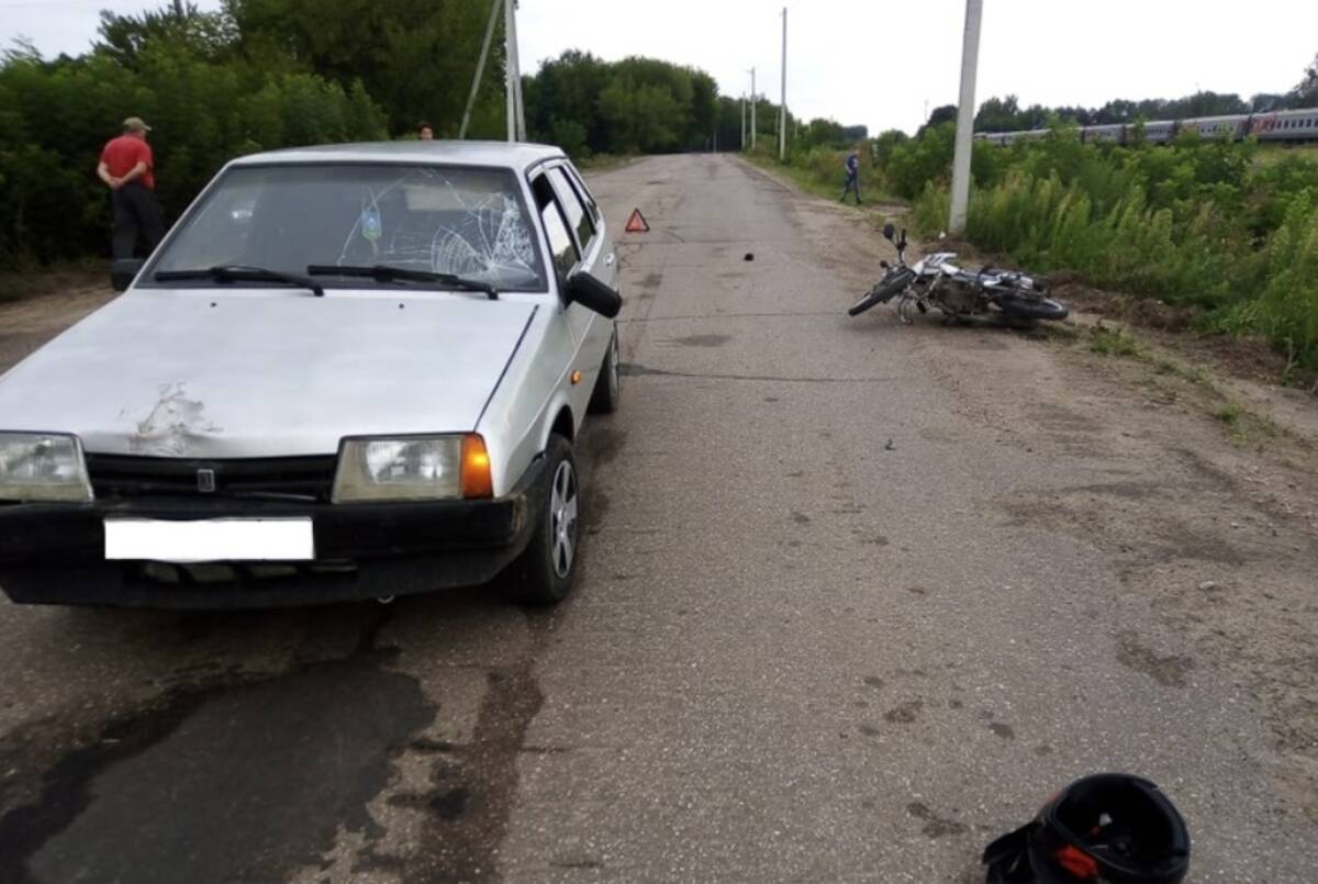 В Климово 16-летний водитель мопеда протаранил легковушку | 14.08.2023 |  Брянск - БезФормата