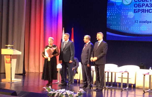 Губернатор Брянщины Александр Богомаз вручил награды муниципалитетам