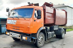 Украинский дрон-гигант атаковал мусоровоз в Суземке