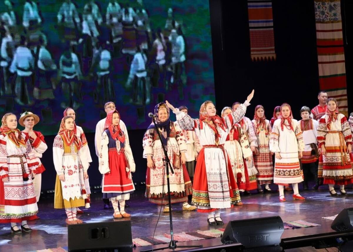 Во Дворце Гагарина прошла премьера этно-мюзикла «Сундучок брянских сказок»  | 10.04.2023 | Брянск - БезФормата