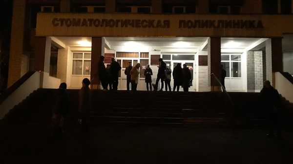 В Брянске пациенты занимают очередь в регистратуру с ночи